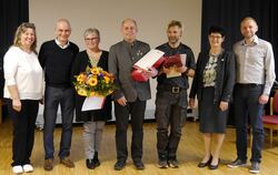 Die SAV-Offiziellen freuen sich zusammen mit den Geehrten (von links): Birgit Ostertag, Volker Schneider, Elke Sautter, Hans-Jör