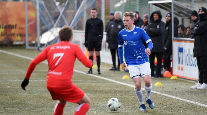 Mit einem enormen Offensivdrang ausgestattet: Pfullingens Nico Seiz. FOTO: T.BAUR/EIBNER