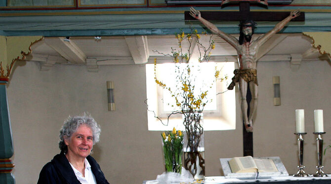 Hanna Bader in »ihrer« Blasiuskirche, in der sie über die Jahre hinweg etliche Sanierungsarbeiten mitbegleitet hat.  FOTO: LEIPP