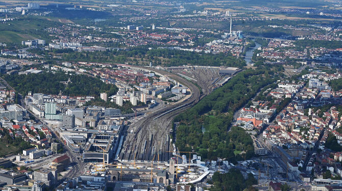 Wo jetzt Gleise sind, soll das Rosenstein-Viertel entstehen.  FOTO: EIBNER-PRESSEFOTO/KUHNLE