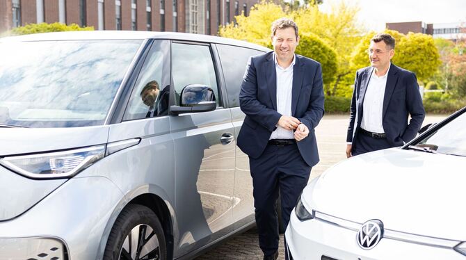 SPD-Vorsitzender Klingbeil besucht Volkswagen Stammwerk