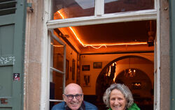 Im Mai vor 40 Jahren haben Wolfgang Carl und Katrin Monauni den Blauen Salon in der Münze 13 ins Leben gerufen. Die Hausbar ist 