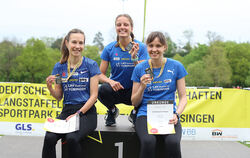 Über 3 x 800 Meter eine Klasse für sich: Das Trio der LAV Stadtwerke Tübingen mit (von links) Hanna Klein, Laura Wilhelm und Car