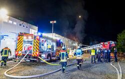 Feuer in Unterkunft für Geflüchtete - 16 Container in Brand