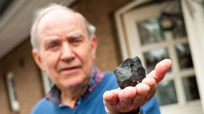 Kleiner Meteorit trifft Haus