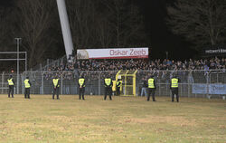 Die meisten Anhänger der Stuttgarter Kickers werden, wie hier beim letzten Duell im Kreuzeiche-Stadion im Februar 2022, im Block