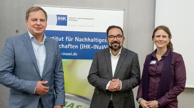 Mehr Kraft für Innovationen soll das neue »Institut für nachhaltiges Wirtschaften« bringen (von rechts): Leiterin Birgit Kratten