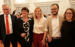 Freude über den Besuch der SPD-Bundesvorsitzenden Saskia Esken (2. von links): Helmut Treutlein, Ronja Nothofer, Mert Akkeceli u