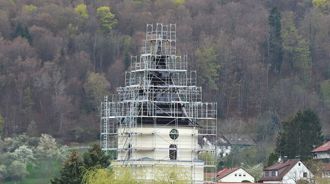 Weithin sichtbar: Die Johanneskirche in Unterhausen ist derzeit eingerüstet. Weithin sichtbar: Die Johanneskirche in Unterhausen ist derzeit eingerüstet.