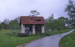 Das sogenannte Schützenhäusle in Ofterdingen wird abgerissen.  FOTO: STRAUB