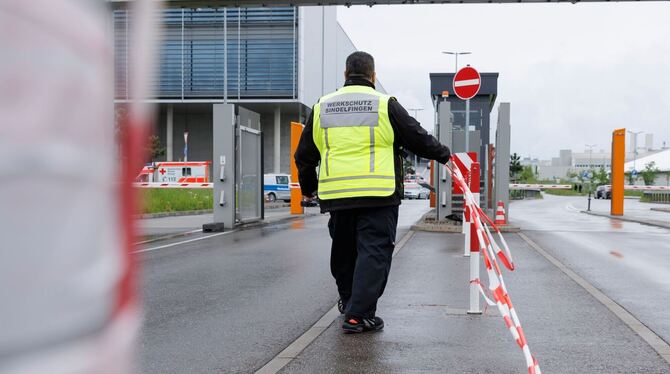 Tote bei Schüssen auf Werksgelände von Mercedes-Benz Tote bei Schüssen auf Werksgelände von Mercedes-Benz