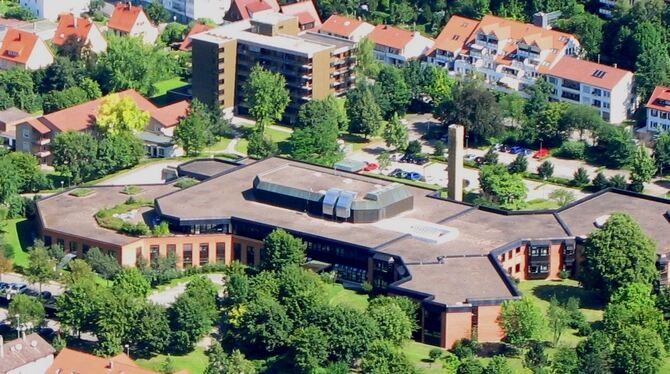 Das Bild der Ermstalklinik zeigt nicht den kompletten »Campus Bad Urach«. Der ist 4,3 Hektar groß. ARCHIVFOTO: KREISKLINIKEN