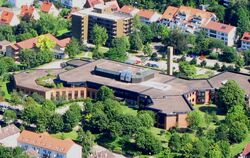 Das Bild der Ermstalklinik zeigt nicht den kompletten »Campus Bad Urach«. Der ist 4,3 Hektar groß. ARCHIVFOTO: KREISKLINIKEN