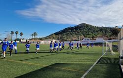 Bedingungen, wie sie sonst nur die Proficlubs vorfinden: Der TSV Gomaringen beim Winter-Trainingslager auf Mallorca.  FOTO: VERE
