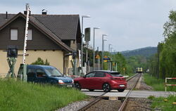 Wenn die Regio-Stadtbahn kommt, sollen Zug- und Autoverkehr entzerrt werden. Etwa hier in Nehren: Der Bahnhof soll vom Bahnüberg