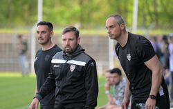 Das Reutlinger Trainerteam sieht den beiden letzten Saisonspielen gespannt entgegen: (von links) Co-Trainer Ferhat Findik, Cheft