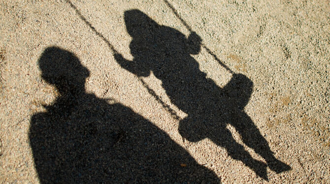 Die Dunkelziffer beim Kindesmissbrauch ist sehr hoch.  FOTO: CARSTENSEN/DPA