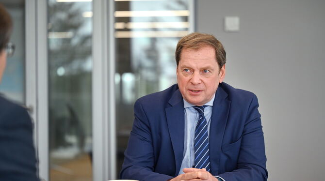 IHK-Hauptgeschäftsführer Wolfgang Epp sieht eine vorsichtige Stabilisierung der konjunkturellen Lage.  FOTO: PIETH