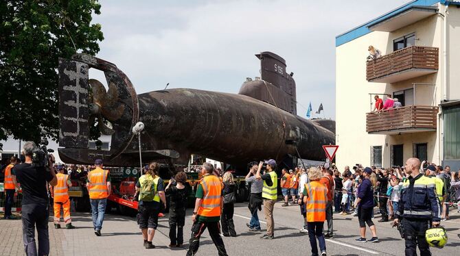Ausgemustertes U-Boot auf dem Weg ins Technik Museum Speyer