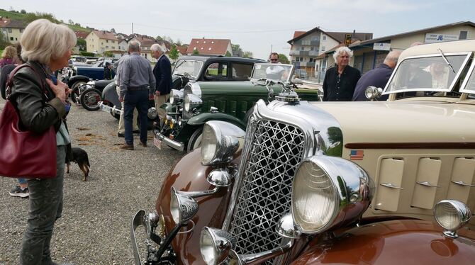 Ein Stelldichein gaben sich Vorkriegs-Karossen beim Engstinger Automuseum.  FOTO: LEISTER