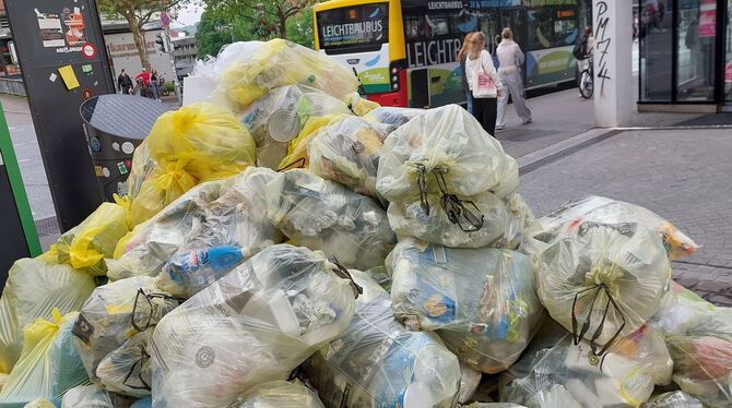 Häufiges Missverständnis im Tübinger Müllstreit: Gelbe Säcke und die öffentlichen Mülleimer sind nicht betroffen. Es geht nur um