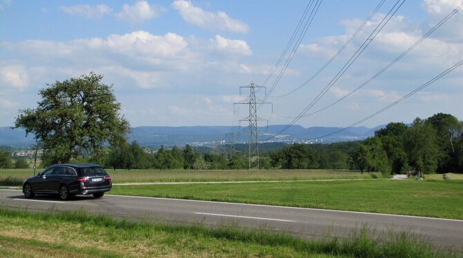 Südlich der B 464 und links der Hochspannungsleitungen liegen die Prüfflächen der ersten Anhörung des Regionalverbands Neckar-Al