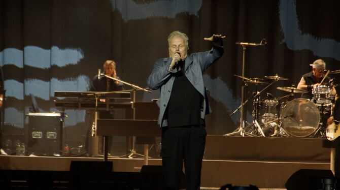 Herbert Grönemeyer gab in der Stuttgarter Schleyerhalle ganze elf Zugaben. FOTO: ZIMMERMANN Herbert Grönemeyer gab in der Stuttgarter Schleyerhalle ganze elf Zugaben. FOTO: ZIMMERMANN