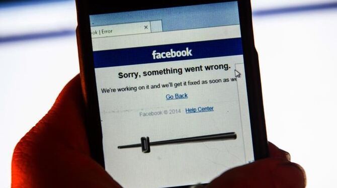Auf der Seite von facebook war »Sorry, something went wrong« zu sehen. Foto: Paul Zinken