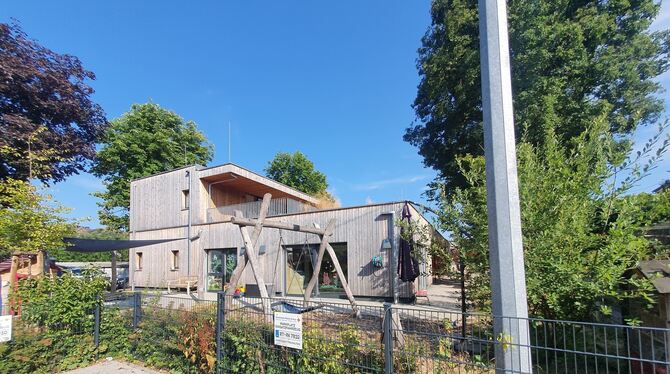 Der Kinderhaus Jahnstraße in Wannweil soll aufgestockt werden. So soll mehr Platz für die Kinder entstehen. ARCHIVFOTO: SCHITZ