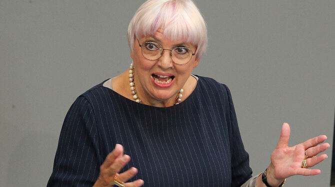 Claudia Roth in der Kritik.  FOTO: KUMM/DPA