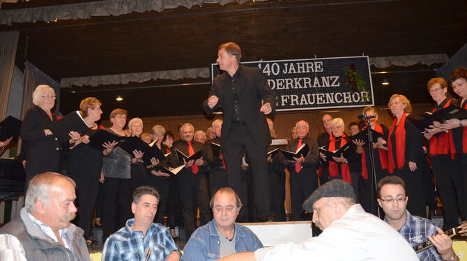 Der Liederkranz Neuhausen steht auch für das jährliche Weinfest. Binnen 53 Jahren ist es nur viermal ausgefallen. ARCHIVFOTO: SA