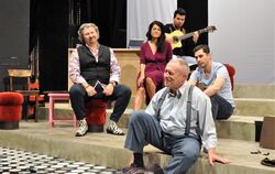 Bei einer Probe für die Produktion »Istanbul« im Stuttgarter Alten Schauspielhaus (von links): Aykut Kayacik, Selda Falke, Reinh