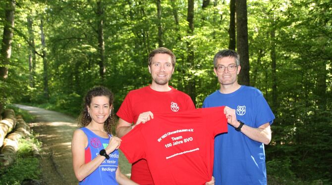 Orga-Team in Jubiläumsstimmung: Der Leiter der Läufergruppe Achim Schmidt (rechts), seine Stellvertreterin Viviana Volpe und Mat