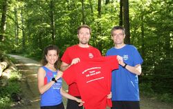 Orga-Team in Jubiläumsstimmung: Der Leiter der Läufergruppe Achim Schmidt (rechts), seine Stellvertreterin Viviana Volpe und Mat