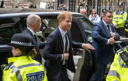 Prinz Harry trifft vor dem High Court in London ein.   FOTO: MOORE/PA WIRE/DPA 