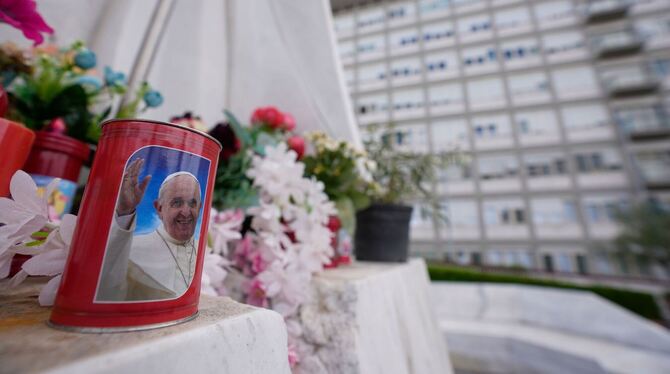 Vatikan: Papst auf dem Weg der Besserung Vatikan: Papst auf dem Weg der Besserung