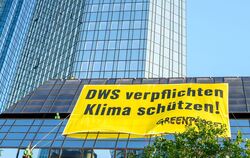 Greenpeace-Aktion vor Deutscher Bank