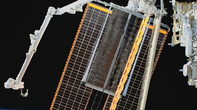 Neue Solarpanele an der ISS