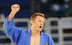 Judoka Ole Bischof gewann 2008 Gold in Peking.  FOTO: PETER GRIMM/DPA