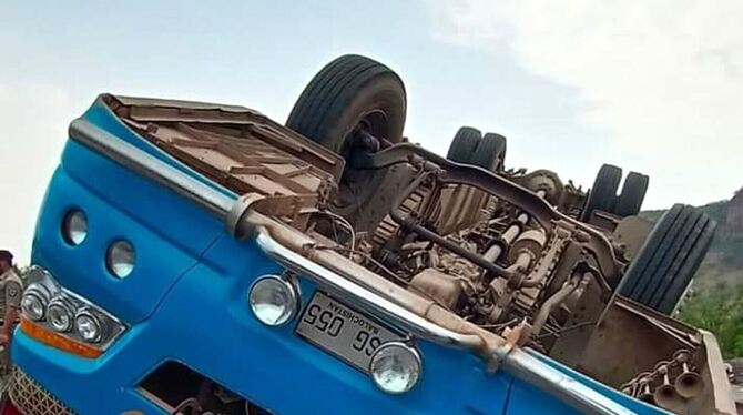 Mehrere Tote bei Busunfall in Pakistan