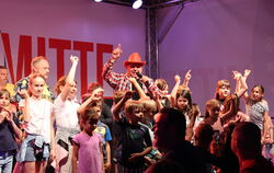 Alle Altersklassen feiern Party-Sänger Markus Becker und sein »rotes Pferd« – vor allem aber Kinder lieben ihn heiß und innig.  