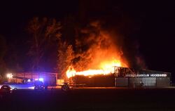 Millionenschaden bei Lagerhallenbrand in Hockenheim