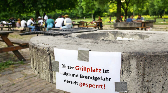 Schon 2017 waren Grillplätze wegen Brandgefahr gesperrt. Nun ist es wieder so weit: Der Grillspaß hat vorerst ein Ende.  FOTO: L