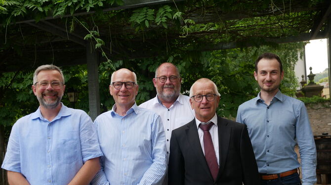 Bei der Baugenossenschaft Pfullingen ist Bewegung drin: Geschäftsführer Martin Grado (von links), aus dem Aufsichtsrat ausgeschi