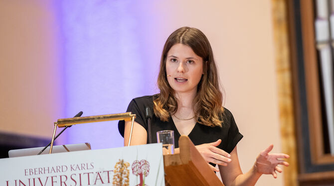 Klimaaktivistin Luisa Neubauer hält die Festrede zur 18. Tübinger Mediendozentur. FOTOS: SCHANZ