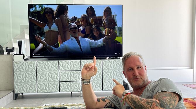 Oliver Gekeler Der Reutlinger Beauty-Doc Oliver Gekeler freut sich auf den Release seines Musikvideos.