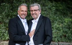 Dr. Stefan Wolf (rechts), Noch-Chef von Elring-Klinger, und der Musical-Darsteller (»Tanz der Vampire«) Kevin Tarte, die seit dr