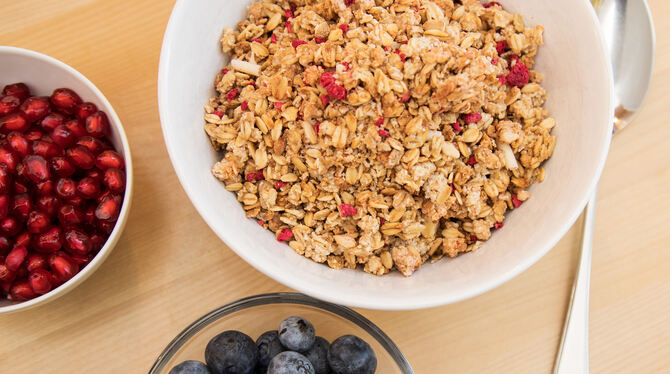 Um genügend Energie für den Tag zu haben, sollte das Frühstück nicht ausfallen. FOTO: KLOSE/DPA