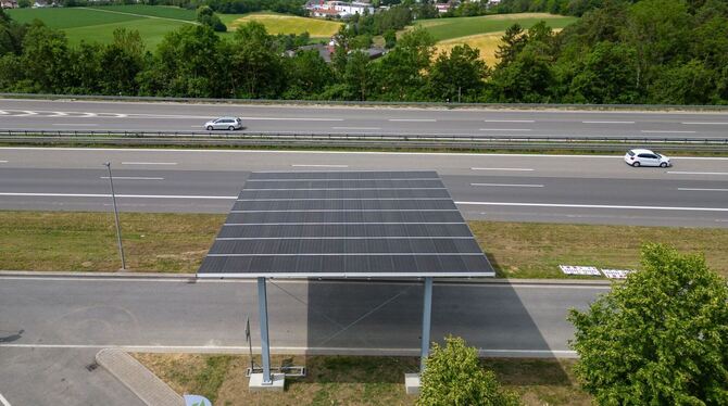 Photovoltaik-Straßenüberdachung