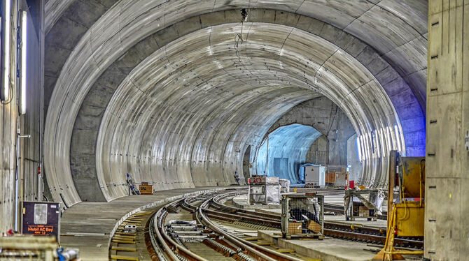 Der neue Hauptbahnhof wird durch mehrere lange Tunnel erreicht. Im Schadensfall muss die Feuerwehr einfahren.  FOTO: DB AG STUTT